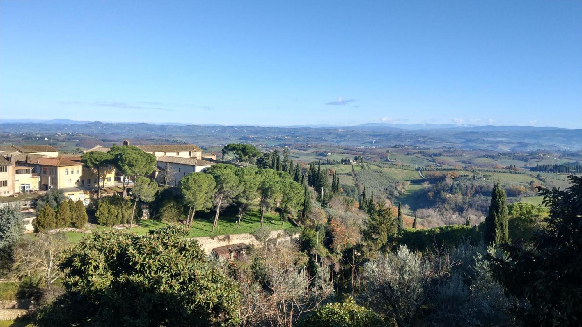 Appartamento Il Nespolo ซานจีมิญญาโน ภายนอก รูปภาพ